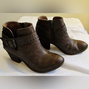 Blowfish Women’s Faux Leather Brown Ankle Booties with Studded Strap Size 7.5M